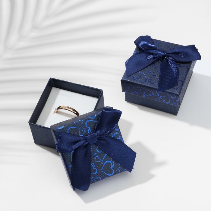 Коробочка подарочная под кольцо «Блестящие сердца», 5×5 (размер полезной части 4,4×4,4 см), цвет синий
