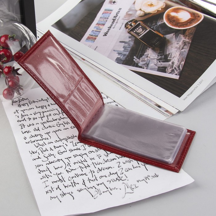 Визитница, 1 ряд, 18 листов, крокодил, цвет красный