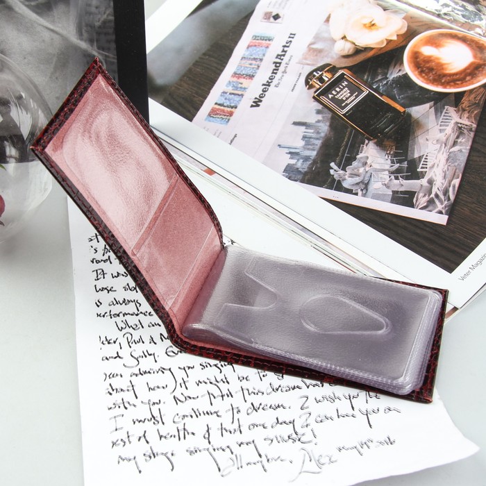 Визитница, 1 ряд, 18 листов, крокодил, цвет бордовый