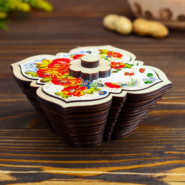 Солонка «Бабочки и маки», белая, 9,5×9,5 см, 200 мл