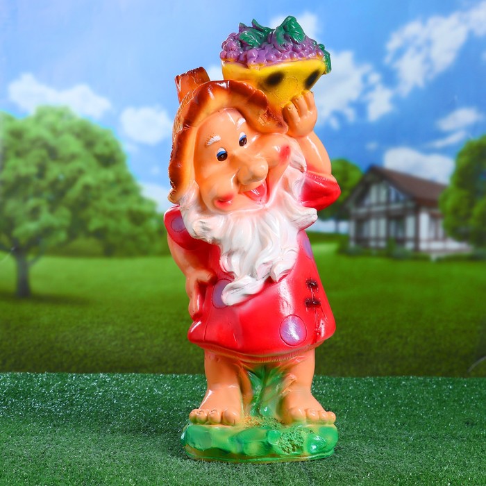 Садовая фигура "Гном с корзиной фруктов" красная одежда