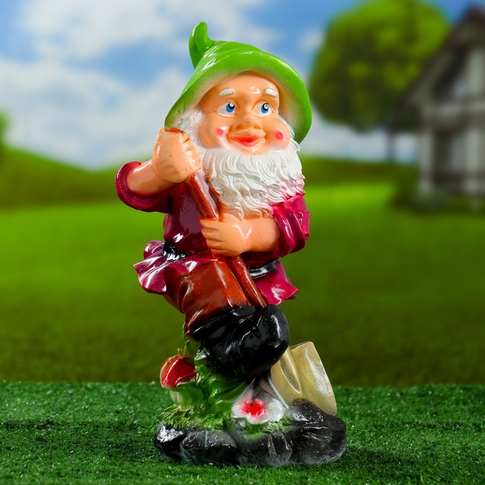 Садовая фигура "Гном с лопатой" жёлтый колпак