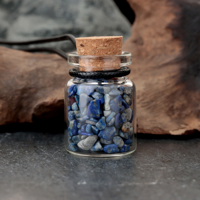 Сувенир-бутылка с натуральными камнями Лазурит, 3х2см дизайнерский женский браслет на руку с крупными натуральными камнями граната