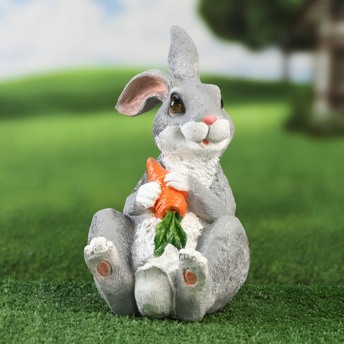 Садовая фигура Кролик с морковкой 26см