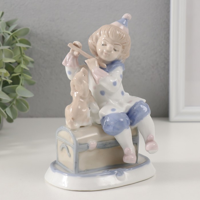 

Сувенир керамика "Клоун на сундуке с собакой" 8,7х11х15 см