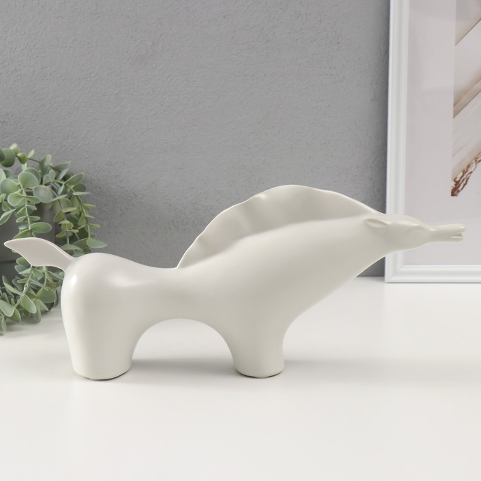 Сувенир керамика Целеустремленный конь белый 7х39,5х17 см