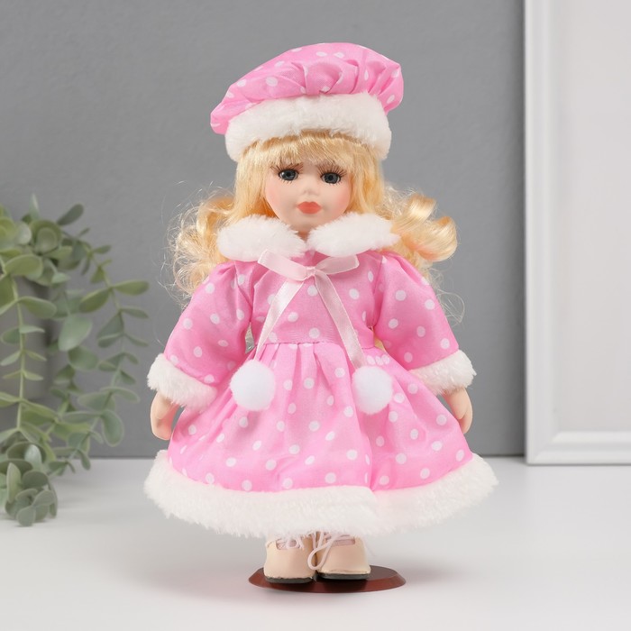 цена Кукла коллекционная керамика Малышка Лиза в розовом платье в горох, с мехом 21 см