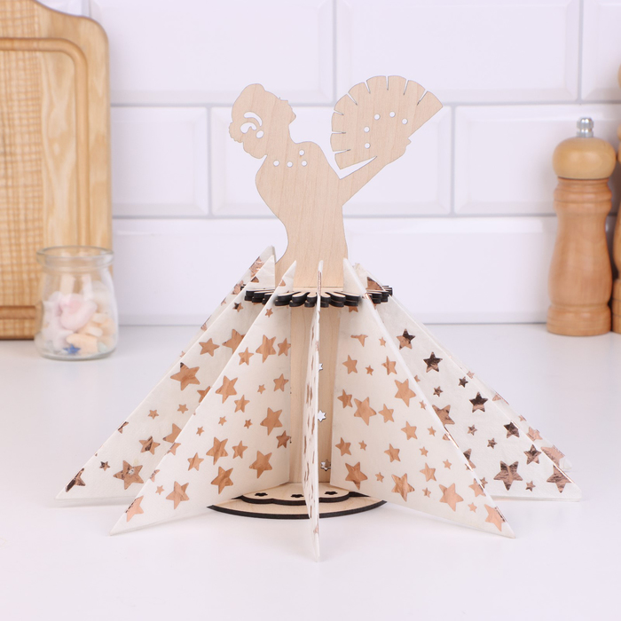 Салфетница Дама с веером фанера 377₽