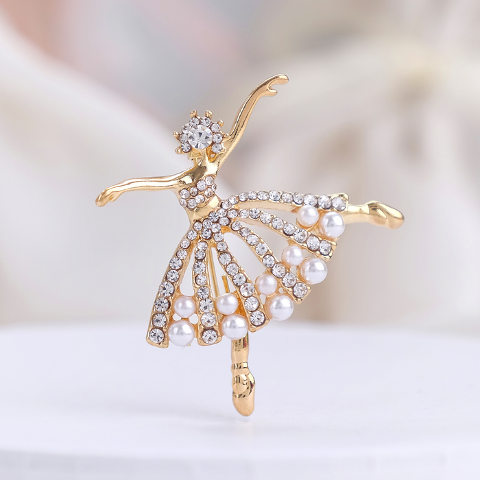 Брошь "Балерина" с бусинками, цвет белый в золоте