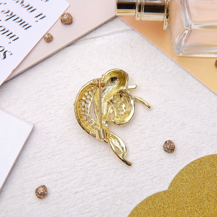 Брошь "Абстракция" ажурные завитки, цвет белый в золоте