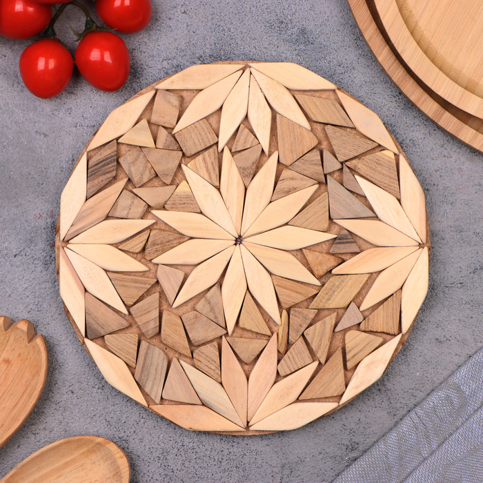 Подставка под горячее Мозаика 20 см микс дерева можжевельник 356₽