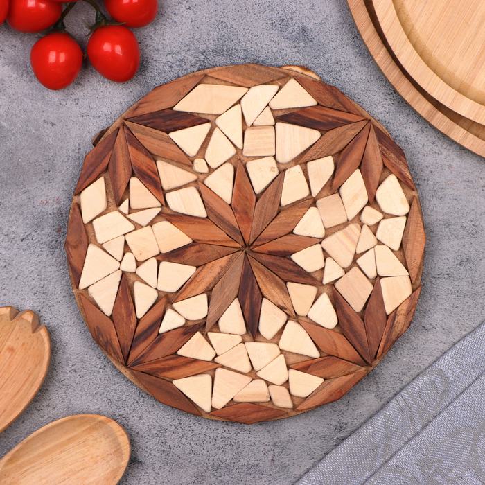 Подставка под горячее Мозаика 20 см микс дерева можжевельник 356₽