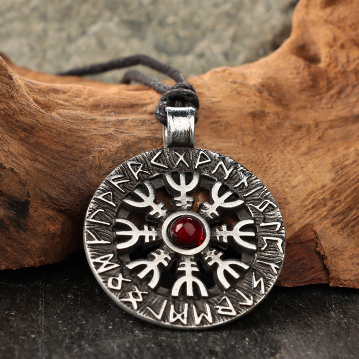 Амулет Агисхьяльм с камнем гранат 35х42 мм металлический 186₽