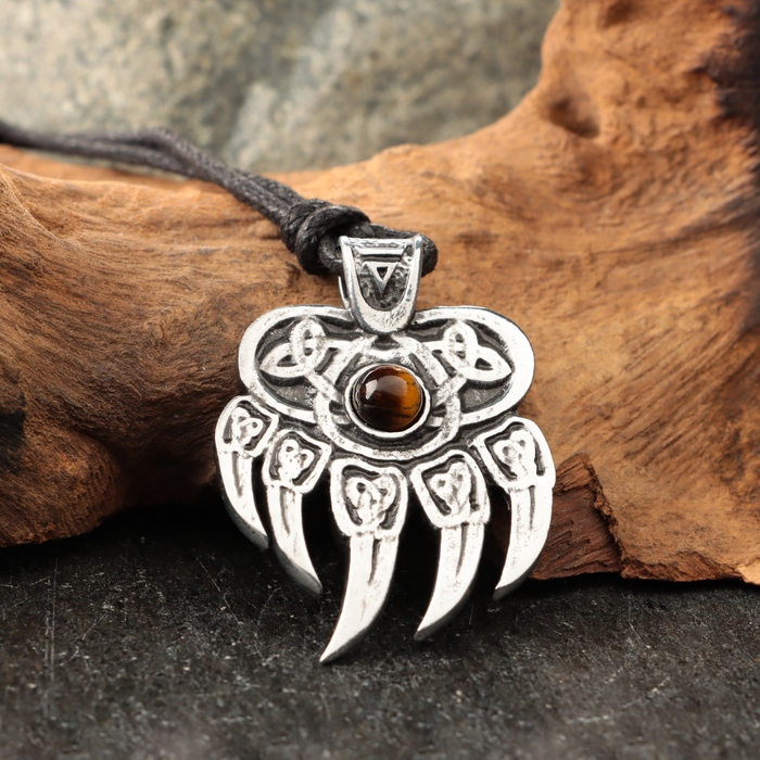 Амулет Печать Велеса с камнем бычий глаз 30х43 мм металлический 186₽