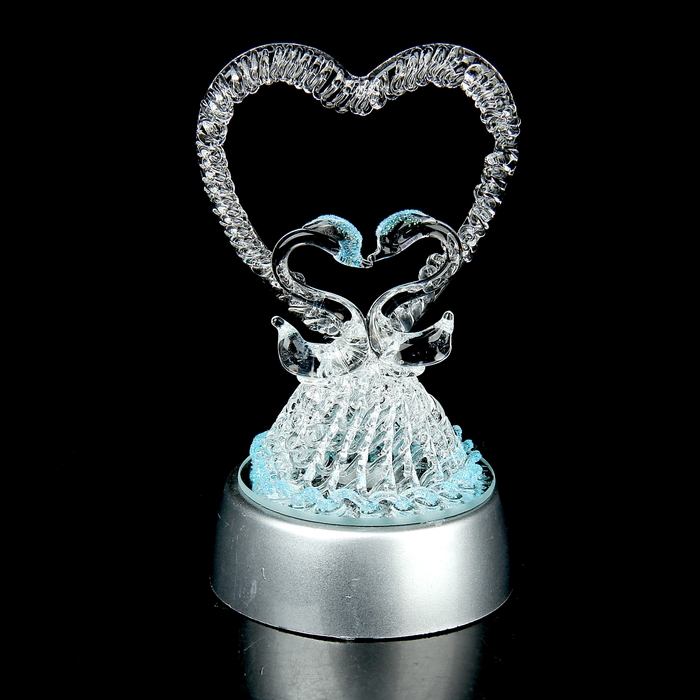 Сувенир "Два лебедя на кружеве с сердцем" со светом