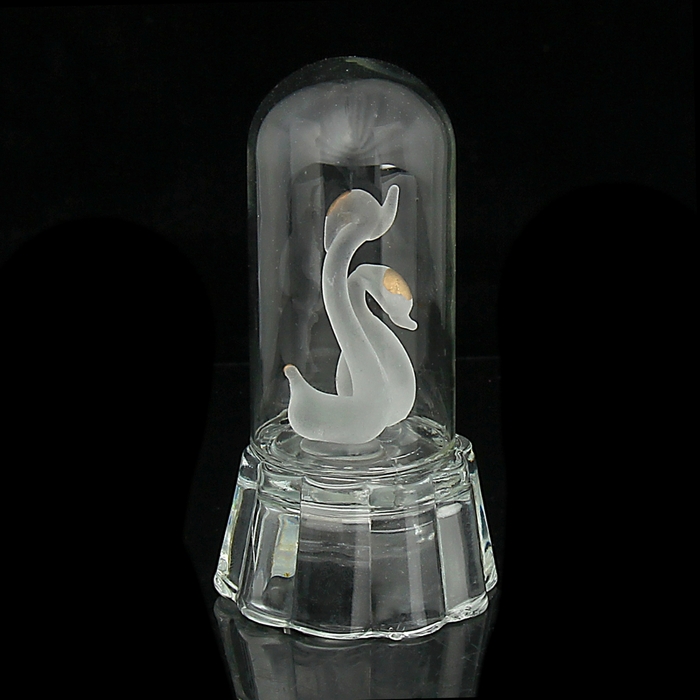Сувенир световой "Лебеди матовые в колбе"