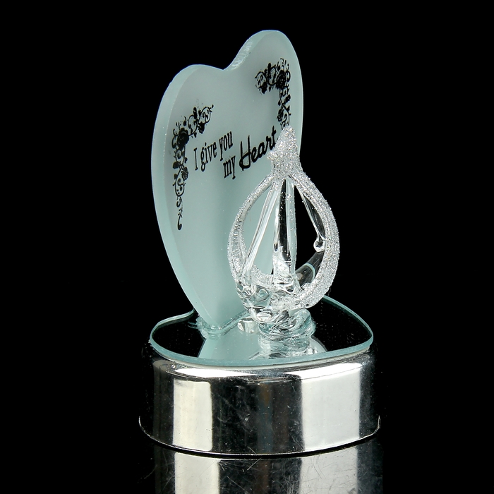 Сувенир "Кораблик у сердца" со светом