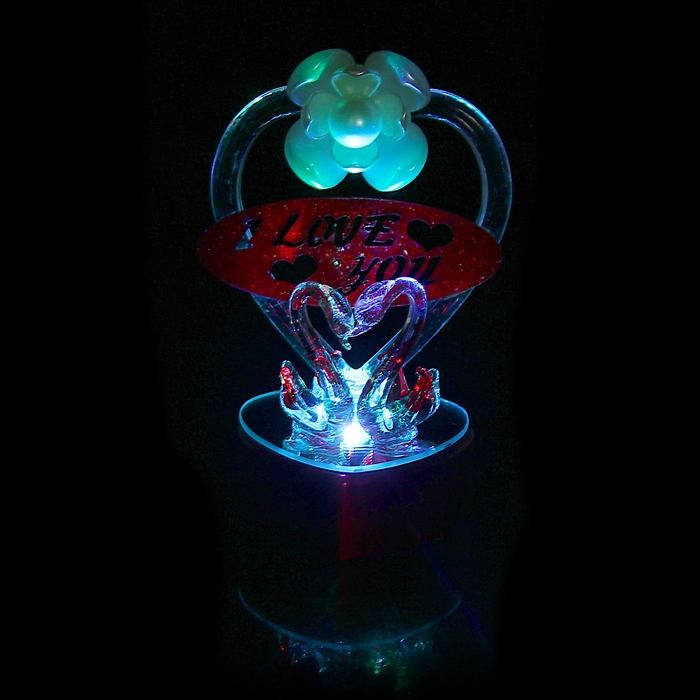 Сувенир "Лебеди у сердца I love you"