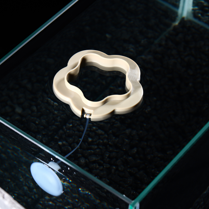 Кормушка для рыб плавающая светящиеся 7 х 7 см серая 135₽