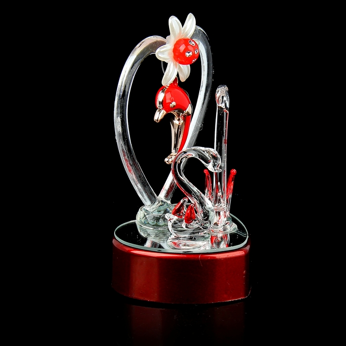 Сувенир "Лебеди у сердца с цветком" световой