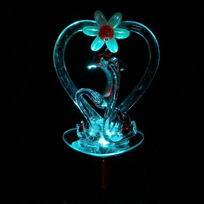 Сувенир "Лебеди у сердца с цветком" световой