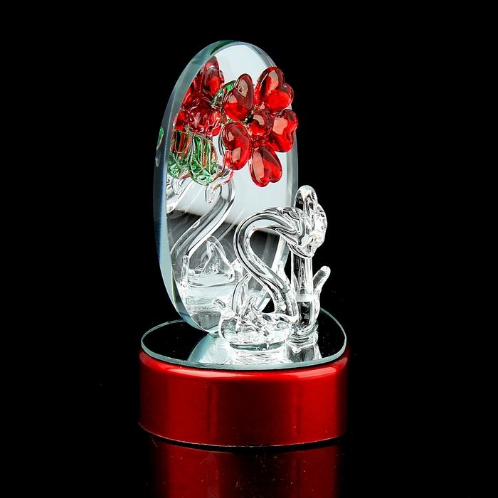 Сувенир "Лебеди у зеркала с цветком"