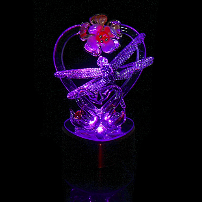 Сувенир "Лебеди у сердца со стрекозой"