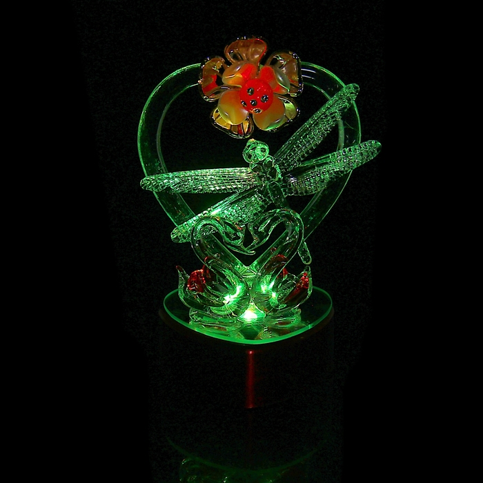 Сувенир "Лебеди у сердца со стрекозой"