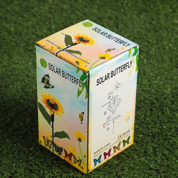 Декоративный штекер на пальчиковой батарее "Порхающая бабочка на цветке"