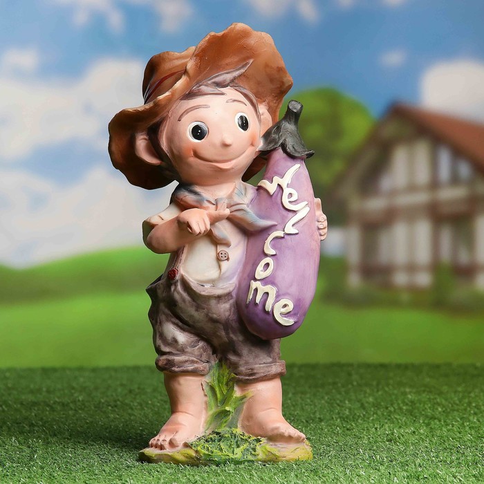 Садовая фигура "Мальчик с баклажаном Welcome"