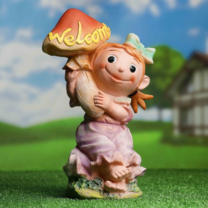 Садовая фигура "Девочка с табличкой Welcome"