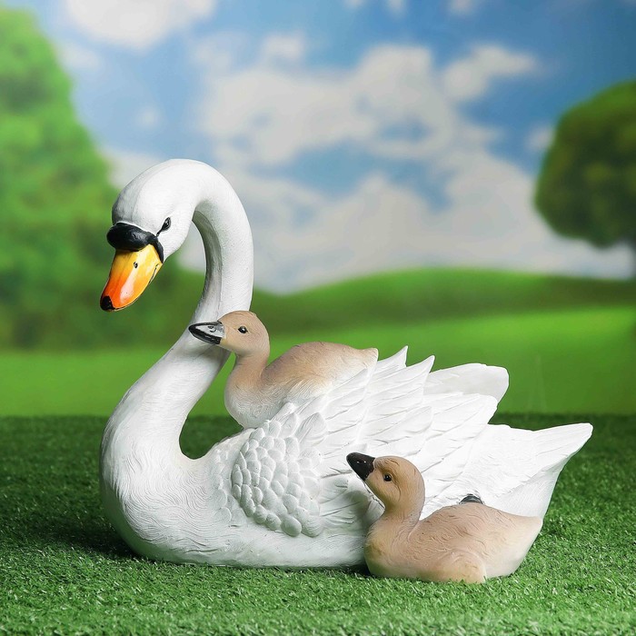 Садовая фигура "Семья лебедей"