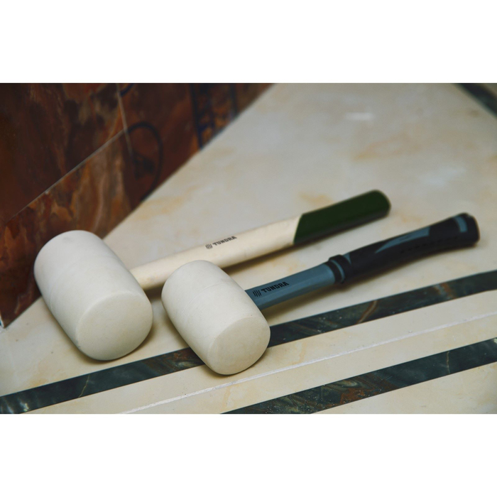 Киянка "TUNDRA basic" деревянная рукоятка, белая резина 1000г