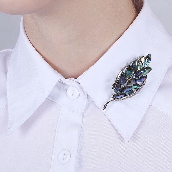 Брошь "Галиотис" лист многослойный, цвет зелёный в серебре