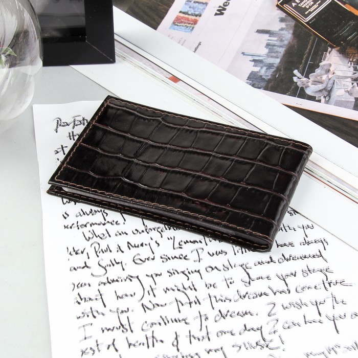 Визитница, 1 ряд, 18 листов, крокодил, цвет коричневый