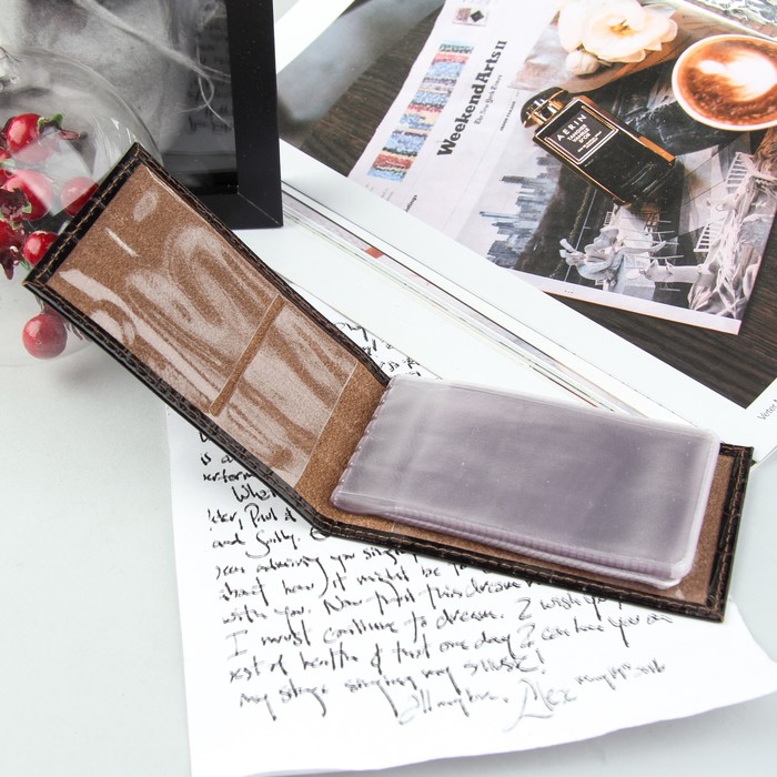 Визитница, 1 ряд, 18 листов, крокодил, цвет коричневый