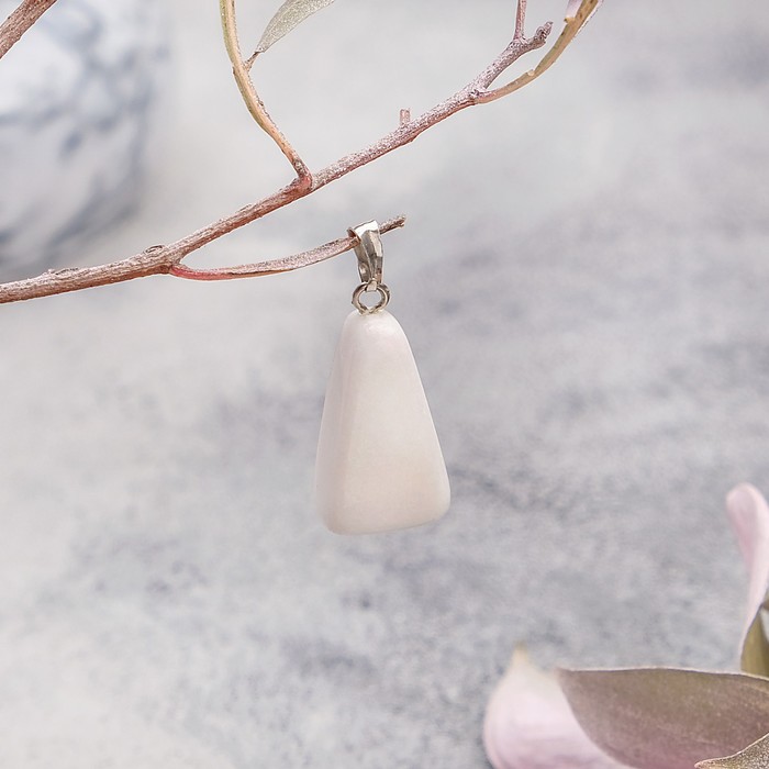 Подвеска треугольник "Агат белый"