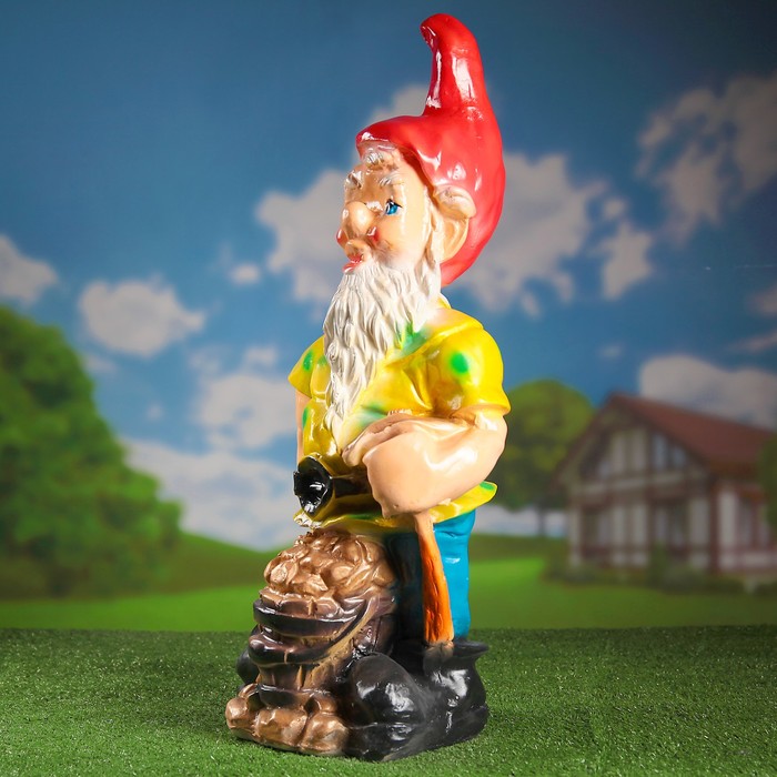 Садовая фигура "Гном с золотом"