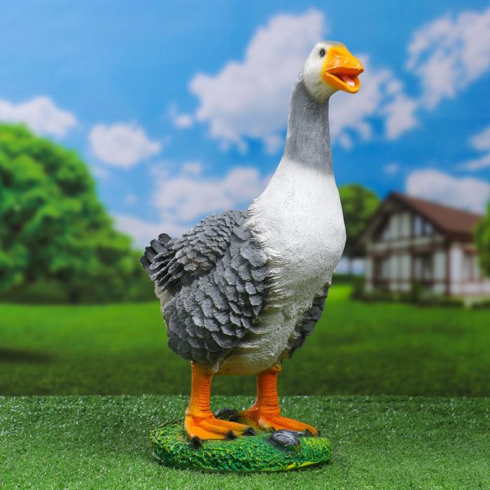 Садовая фигура "Кричащий гусь"