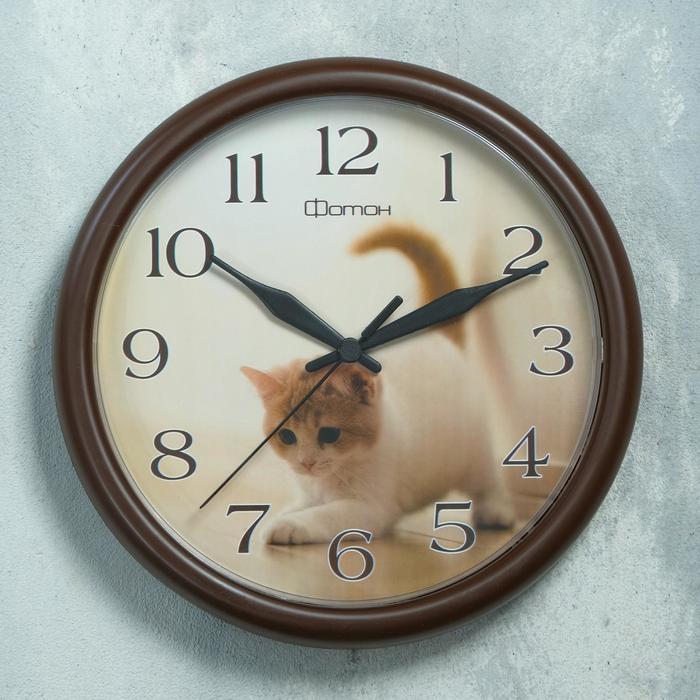 фото Часы настенные круглые "котенок", коричневый обод, 24х24 см салют