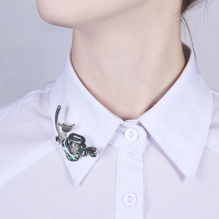 Брошь "Галиотис" цветок с короной, цвет зелёный в серебре