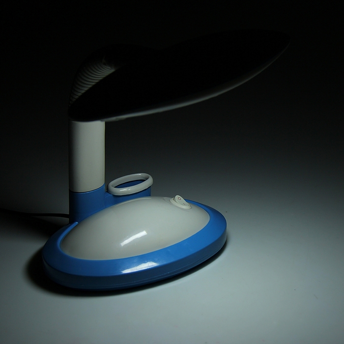 Лампа настольная LED, h=25 см, с подставкой для канцтоваров (V220/9 Вт) с выкл. голубая