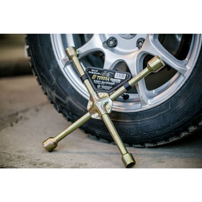 Ключ балонный TUNDRA premium, крестообразный, желтый цинк, D16х350 мм, 17х19х21х23 мм