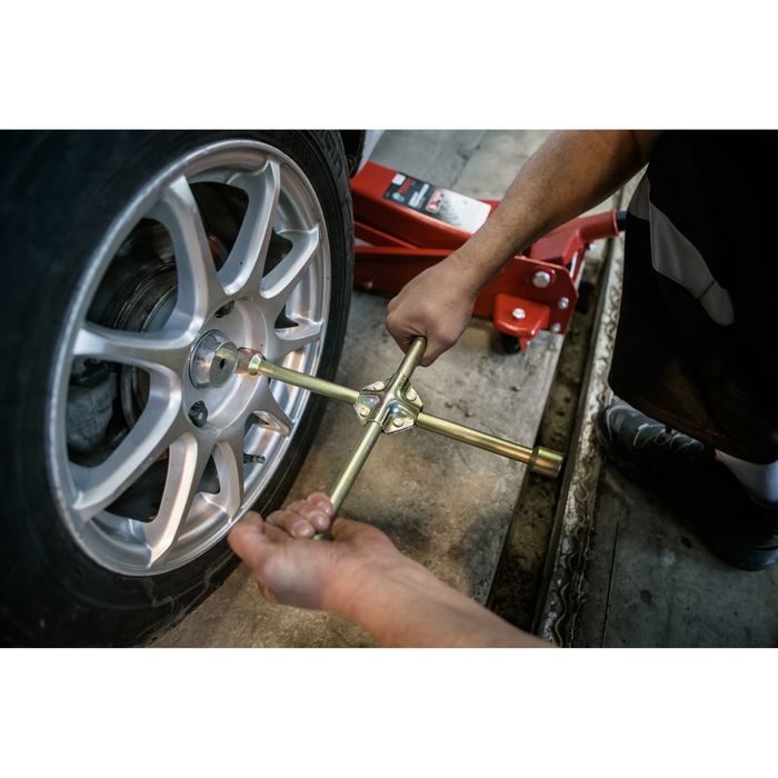 Ключ балонный TUNDRA premium, крестообразный, желтый цинк, D16х350 мм, 17х19х21х23 мм