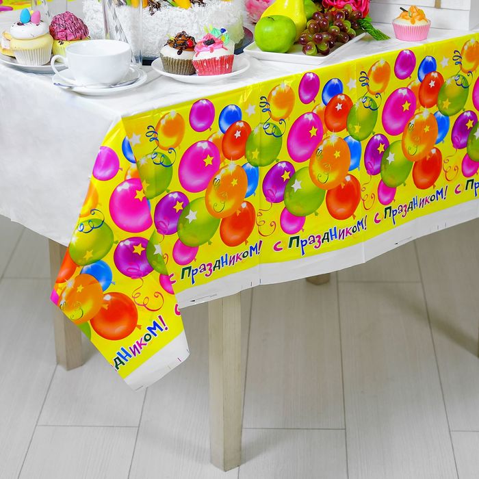 Скатерть "С праздником" шарики