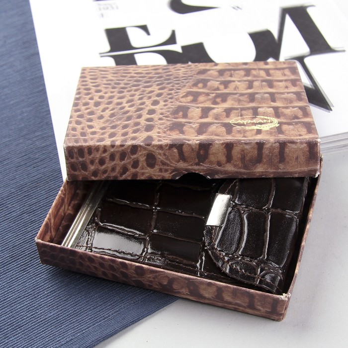 Зажим для купюр на кнопке, с металлическим держателем, отдел для монет, коричневый скат