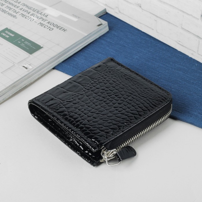 Кошелёк женский складной, 2 отдела, отдел для кредиток, глянцевый, кайман чёрный