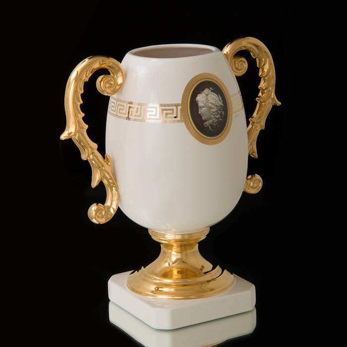 Ваза "Нерис" с ручками белая