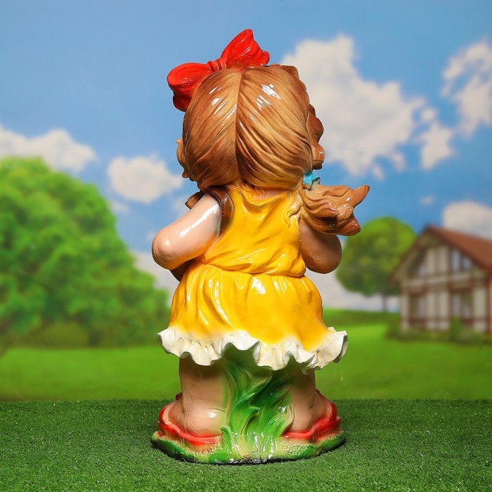 Садовая фигура "Гномиха с гармошкой" фиолетовое платье