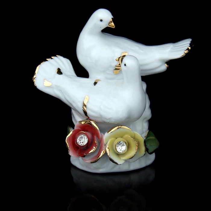 Сувенир "Два голубочка с цветами и стразами"